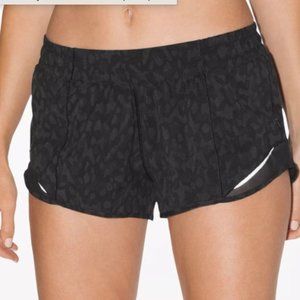 Lululemon Hotty Hot Shorts 2.5" Leopard Print sz 8